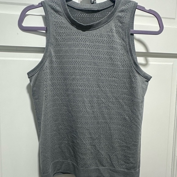 Lululemon Breeze By Muscle Tank Size Small EUC - Picture 2 of 4